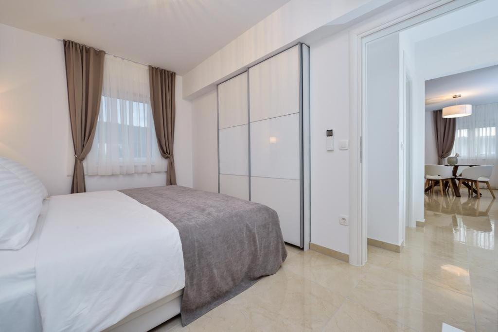 Luxury Apartment Arta-2 With Heated Pool And Jacuzzi บาร์บินเย ภายนอก รูปภาพ
